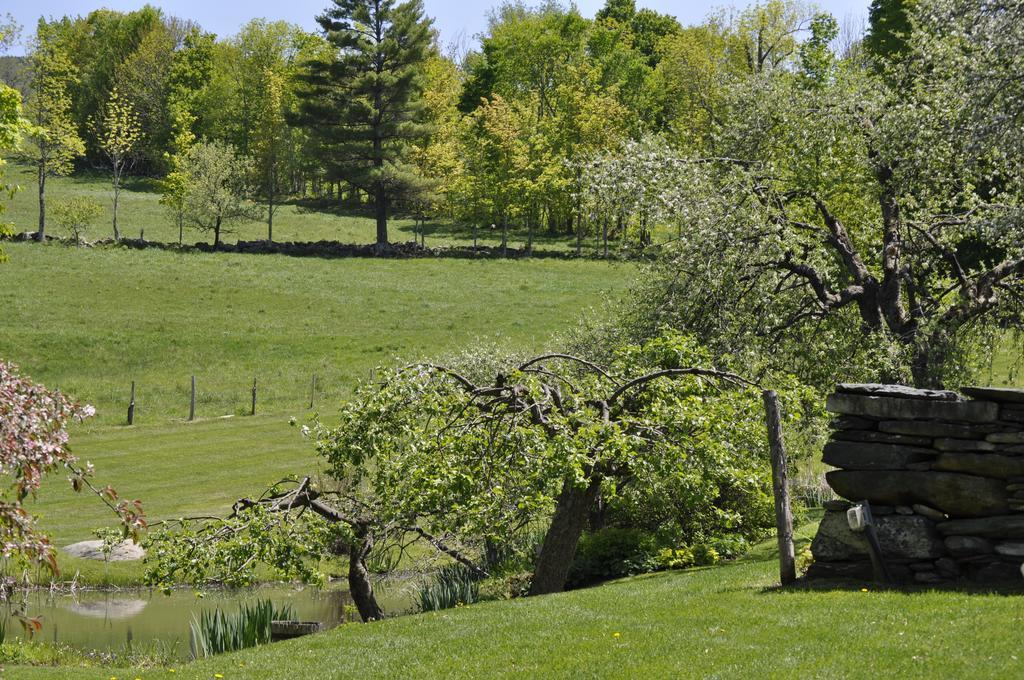 Inn At The Round Barn Farm Waitsfield Exterior photo