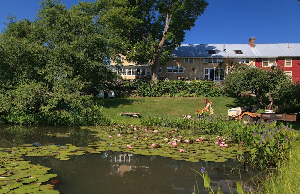 Inn At The Round Barn Farm Waitsfield Exterior photo