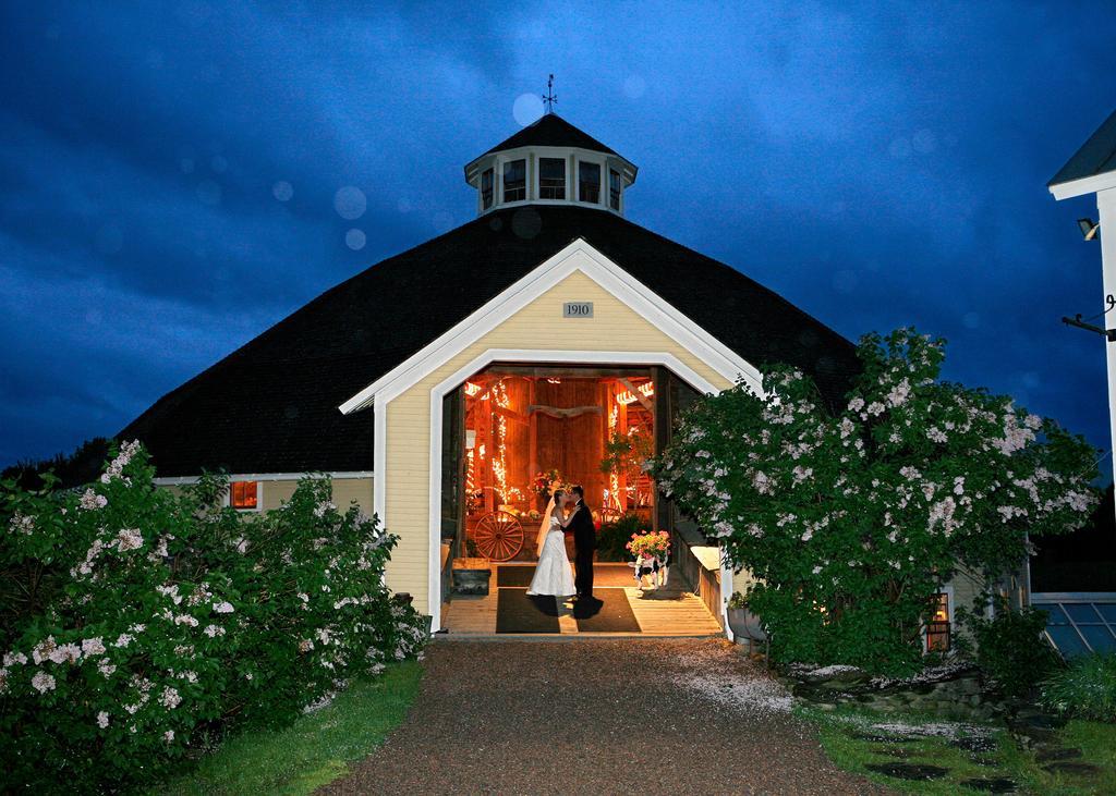 Inn At The Round Barn Farm Waitsfield Exterior photo