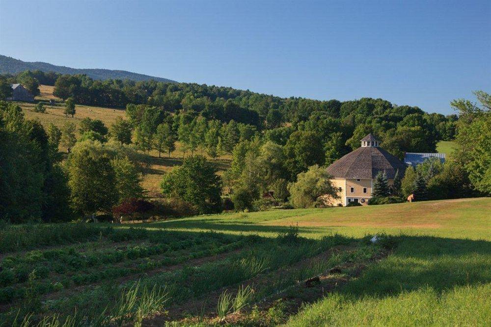 Inn At The Round Barn Farm Waitsfield Exterior photo