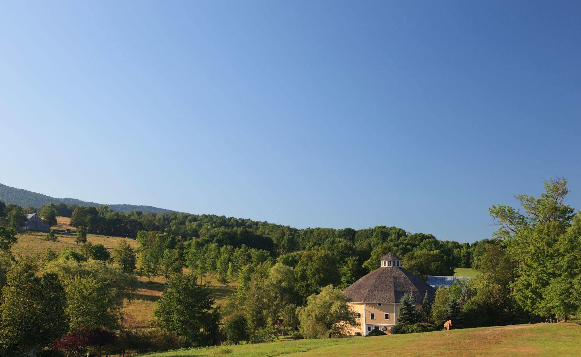 Inn At The Round Barn Farm Waitsfield Exterior photo