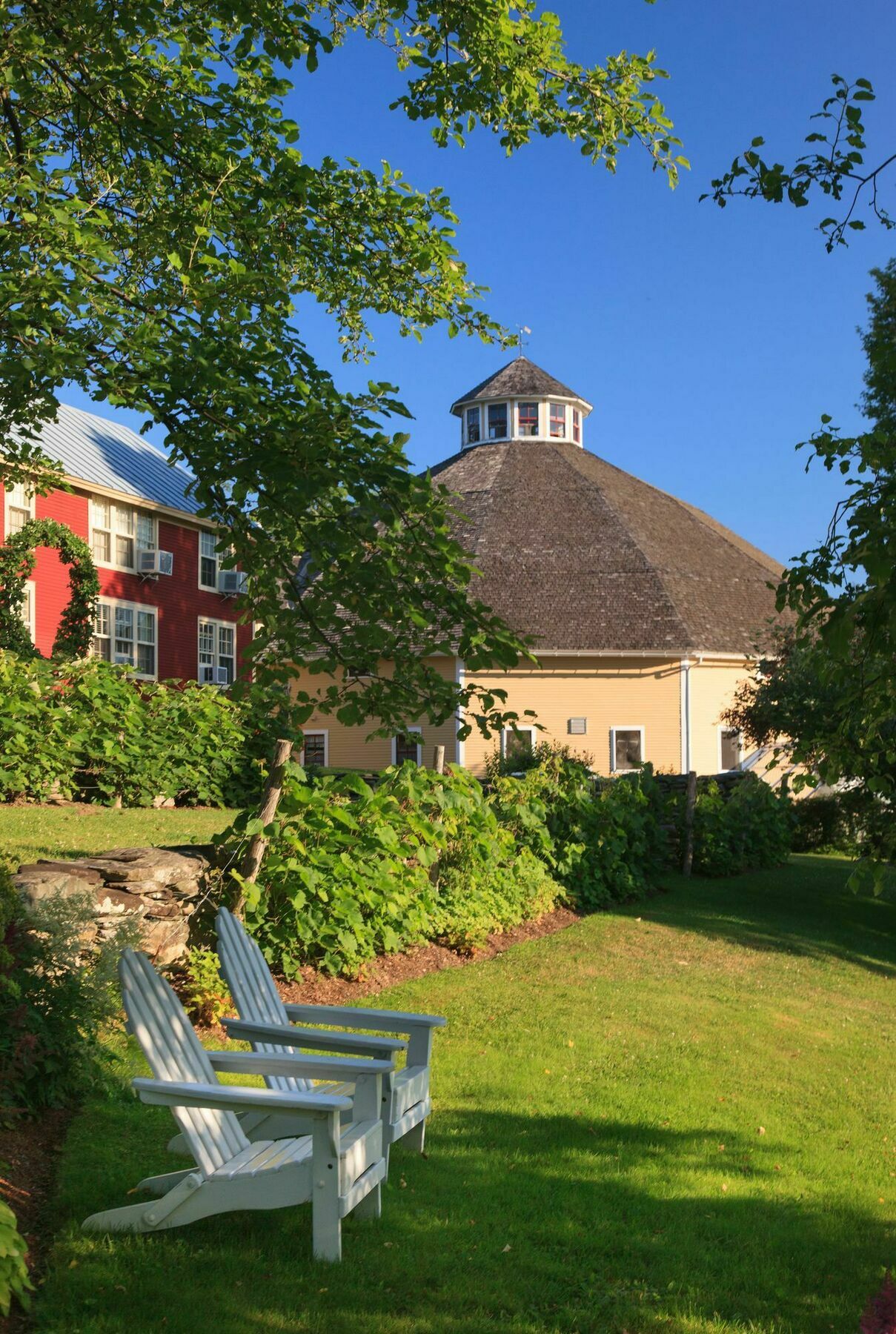 Inn At The Round Barn Farm Waitsfield Exterior photo